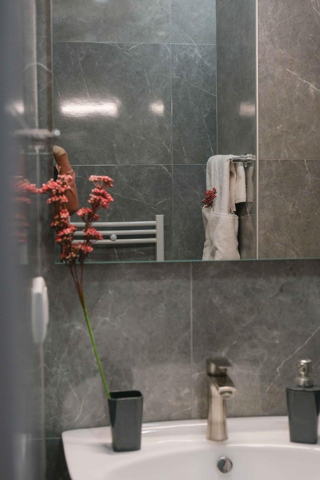 Round Garden Hotel Тбилиси Экстерьер фото