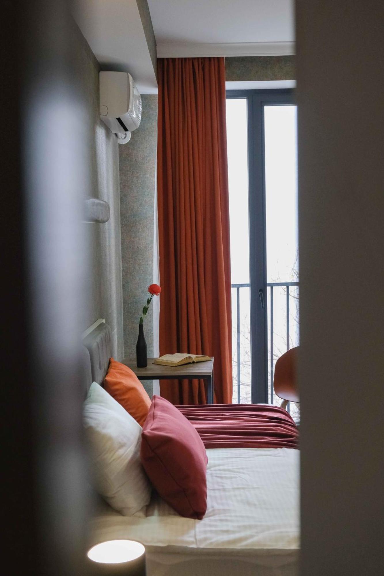 Round Garden Hotel Тбилиси Экстерьер фото