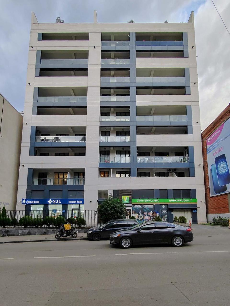 Round Garden Hotel Тбилиси Экстерьер фото
