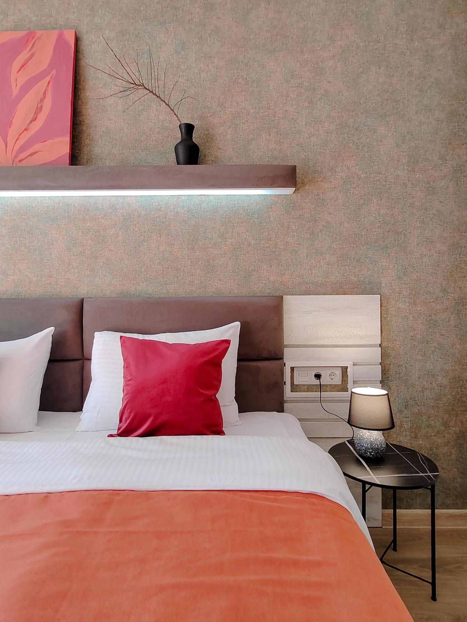 Round Garden Hotel Тбилиси Экстерьер фото