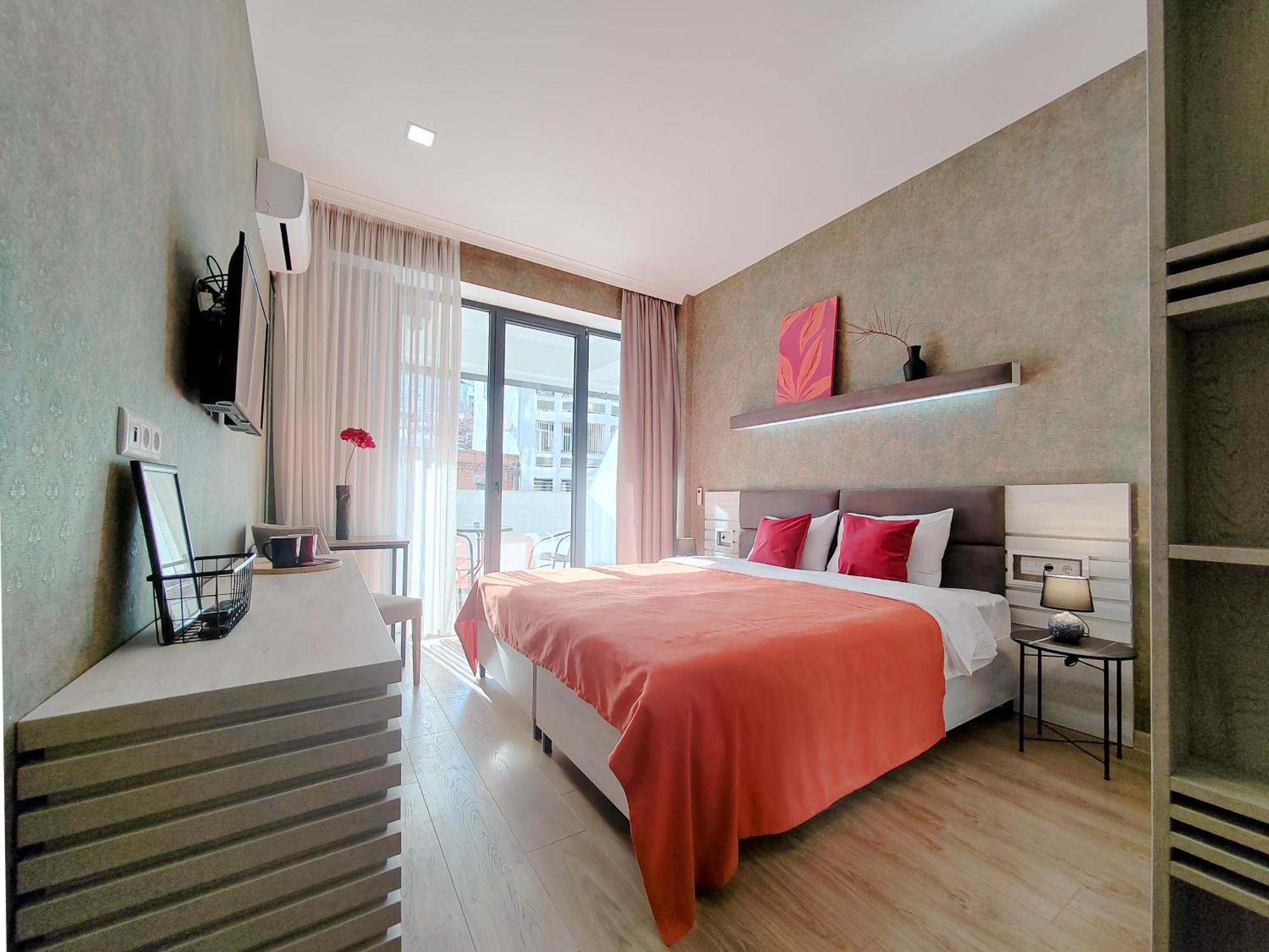 Round Garden Hotel Тбилиси Экстерьер фото