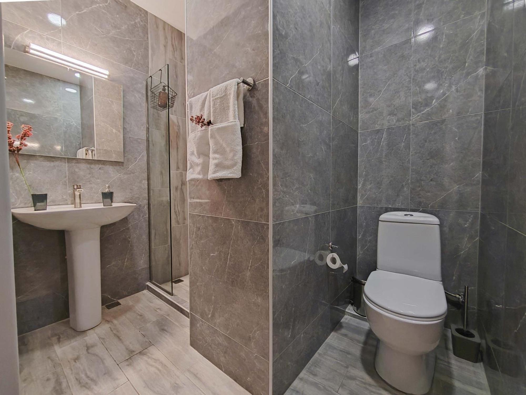 Round Garden Hotel Тбилиси Экстерьер фото